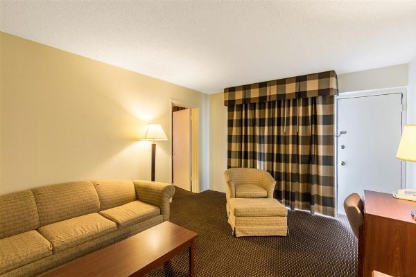 Rodeway Inn & Suites Capri (Montana)